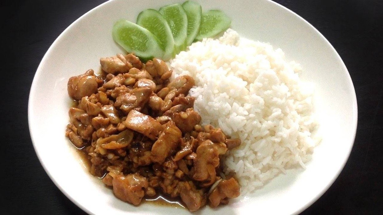 ข้าวเนื้อทอดกระเทียม