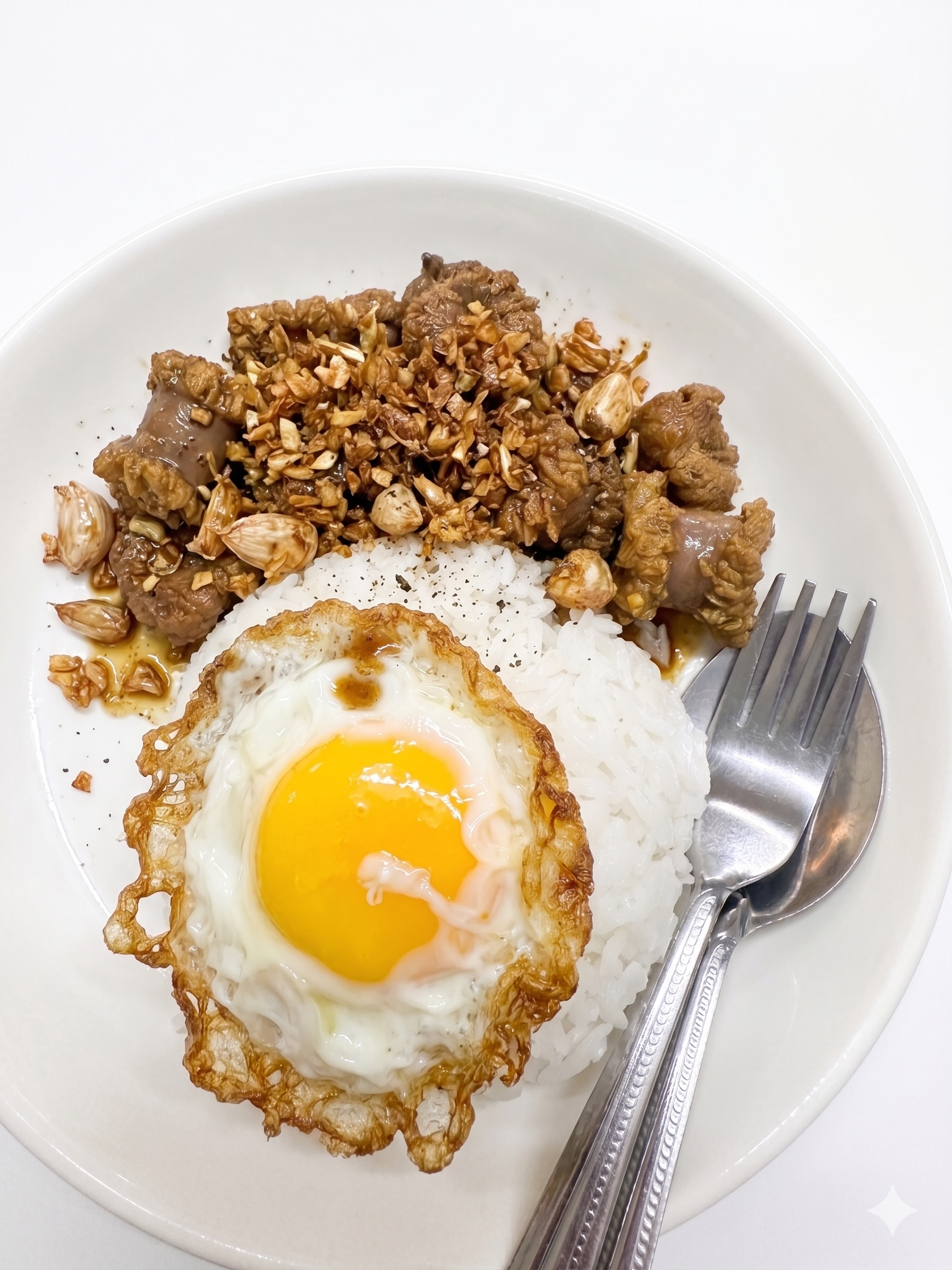 ข้าวไข่ปลาอินทรีทอดกระเทียม